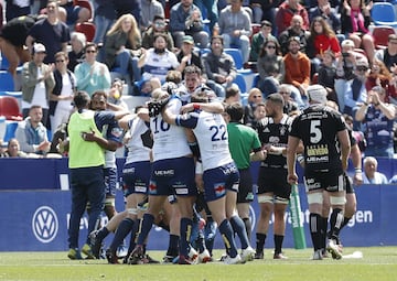 El VRAC, campe車n de la Copa del Rey, siempre mand車 en el marcador y fue superior f赤sicamente a El Salvador. M芍s de 15.000 personas poblaron las gradas del Ciudad de Valencia.
