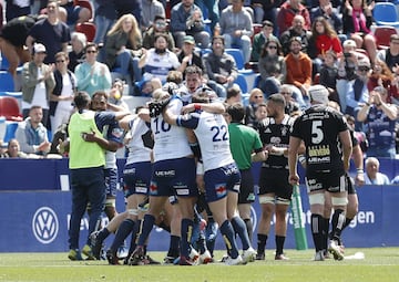 El VRAC, campeón de la Copa del Rey,  siempre mandó en el marcador y fue superior físicamente a El Salvador. Más de 15.000 personas poblaron las gradas del Ciudad de Valencia.