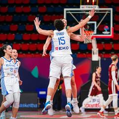 Fasoula echa una mano a sus amigas españolas