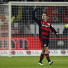Primer hat-trick de 'Chicharito' en Europa