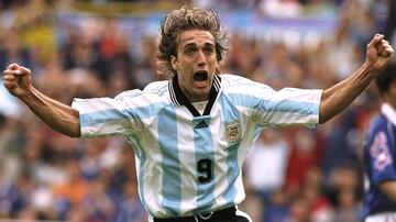 Batistuta es uno de los máximos goleadores de los munidales con 10 anotaciones entre Estados Unidos 94, Francia 98 y Corea-Japón 2002. El argentino jamás pudo superar los Cuartos de Final. 