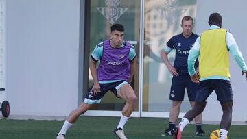 Marc Roca, en un entrenamiento.