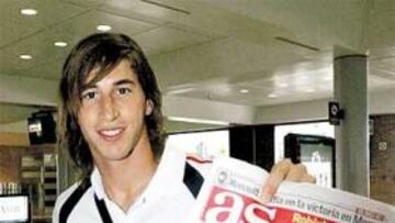 <b>CON EL 4 DE HIERRO.</b> Sergio Ramos expresó ayer su deseo de llevar el 4 de Hierro y el Madrid ya lo ha hecho oficial. Se enfundará la camiseta el jueves 8.