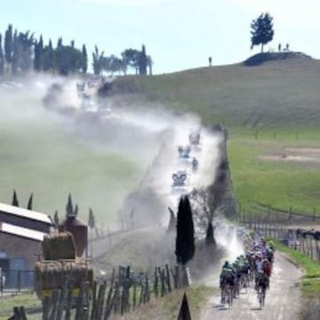 El polvo de la tierra en la Strade Bianche.