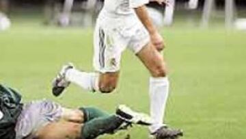 <b>TÁCTICA.</b> Raúl es más joven y ocupa más espacio mientras Zidane pone mayor empuje y calidad.