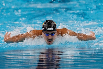 El nadador español no logra colarse entre los 16 mejores tiempos con sus 52.27 y se queda fuera de las semifinales
