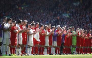 Liverpool Legends and Real Madrid Legends hold a minute's applause for the late Ronnie Moran.