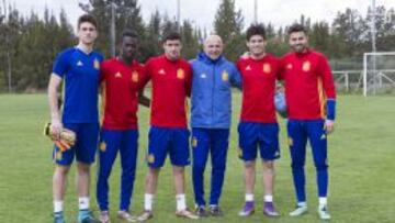 Unai Simón, Pape Cheikh, Aarón Martín, Luis de la Fuente, Jorge Meré y Borja Mayoral posan para AS.
