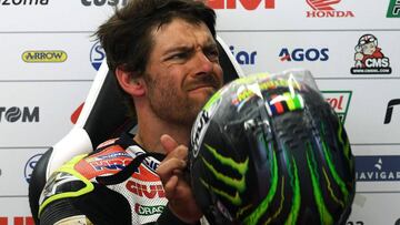 Cal Crutchlow, enfadado en el box de LCR Honda.