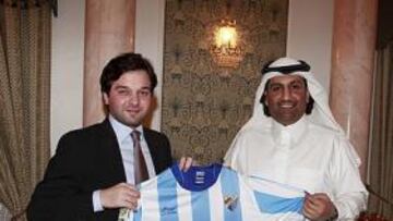 <b>CÓNCLAVE. </b>Ghubn y Al-Thani posan para AS durante la entrevista que este diario mantuvo en Catar con el jeque.