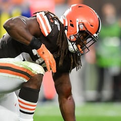 Cleveland pierde a Kareem Hunt y a Jeremiah Owusu-Koramoah