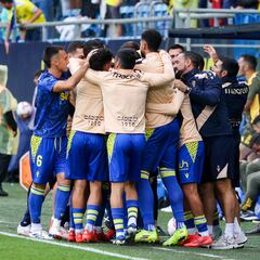 Cádiz 2 - 0 Real Oviedo: resumen goles y resultado del partido de LaLiga Hypermotion 2024