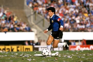 A lo largo del torneo, el legendario mediocampista Diego Maradona fue uno de los máximos goleadores con un total de tres goles para la 33ª edición de la Copa América. Aunque Argentina no obtuvo la victoria en el partido de Semifinal contra Uruguay, el partido tuvo un récord de asistencia con más de 75.000 aficionados. Justo antes del medio tiempo, Antonio Alzamendi de Uruguay anotó el gol de la victoria con un pase estilo escaparate de su compañero de equipo Enzo Francescoli, que fue el primer gol de Alzamendi contra Argentina durante la Copa América para avanzar a la Final.