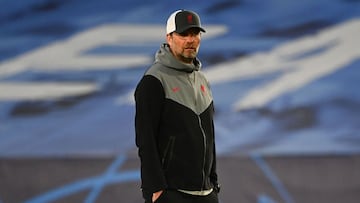 Liverpool&#039;s German manager Jurgen Klopp looks at players as they warm up before the UEFA Champions League first leg quarter-final football match between Real Madrid and Liverpool at the Alfredo di Stefano stadium in Valdebebas in the outskirts of Mad