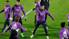 Eden Hazard se ejercita durante e entrenamiento del día previo a la final de la Supercopa de España.