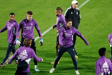 Eden Hazard se ejercita durante el entrenamiento del día previo a la final de la Supercopa de España.