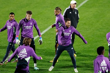 Eden Hazard se ejercita durante el entrenamiento del día previo a la final de la Supercopa de España.