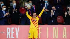 Messi, con la Copa de campe&oacute;n en La Cartuja.