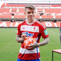 Piatkowski: “Es un gran sueño de mi infancia jugar en LaLiga”