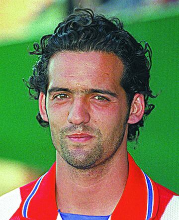 Llegó al equipo filial del Atlético de Madrid en 1997. En su segundo año, y último, en el club subió al primer equipo, aunque apenas jugó 12 partidos. Del 1999 al 2001 disputó 41 partidos con la camiseta de Las Palmas.