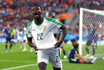 Moussa Wagué celebra el gol 1-2.