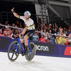 Elia Viviani, oro en la pista tras 208 kilómetros en carretera