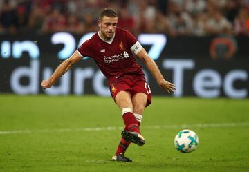 Jordan Henderson's penalty was saved by Miguel Ángel Moyà.