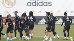 Bale trains with Madrid squad for the first time since Oct. 4