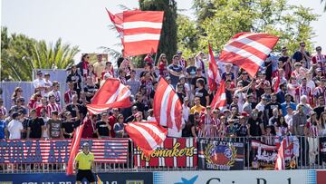 La afición del Atlético en un partido del equipo filial.