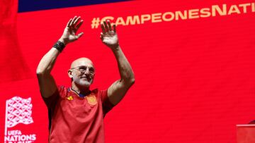 MADRID, 19/06/2023.- El entrenador de la selección española de fútbol, Luis de la Fuente, durante el acto de celebración de la consecución por parte de la selección española de fútbol del título de la Liga de Naciones, tras vencer a Croacia en la tanda de penaltis, este lunes en el Wizink Center de Madrid. EFE/Rodrigo Jiménez
