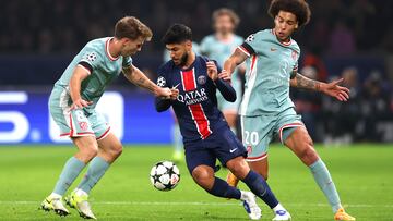 PARIS, FRANCE - NOVEMBER 06: Marco Asensio of Paris Saint-Germain runs with the ball whilst under pressure from Pablo Barrios and Axel Witsel of Atletico de Madrid during the UEFA Champions League 2024/25 League Phase MD4 match between Paris Saint-Germain and Atletico de Madrid at Parc des Princes on November 06, 2024 in Paris, France. (Photo by Julian Finney - UEFA/UEFA via Getty Images)