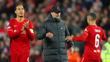 LIVERPOOL, ENGLAND - APRIL 27: Juergen Klopp, Manager of Liverpool embraces with Thiago Alcantara of Liverpool during the UEFA Champions League Semi Final Leg One match between Liverpool and Villarreal at Anfield on April 27, 2022 in Liverpool, England. (