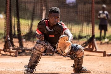 El fot車grafo de AFP, Badru Katumba, ha realizado un reportaje visual sobre c車mo son las condiciones de los m芍s j車venes aficionados al b谷isbol en Gayaza, ciudad en el distrito de Wakiso en la regi車n de Buganda en Uganda.