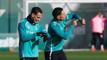 Antony, junto a Chimy Ávila.