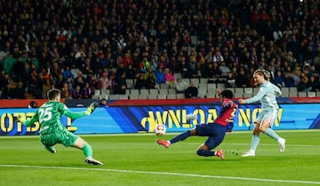 El argentino rob en su campo, con varios defensas blaugranas, pero sali en conduccin y la solt en el momento ideal para dejar solo a Griezmann, al que nadie sigui. El francs la cruz con la derecha.