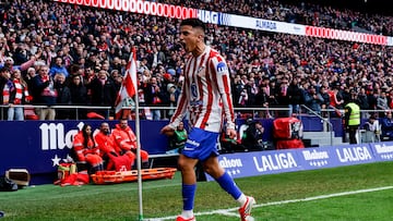 Thiago Almada celebra un gol con el Atlético.