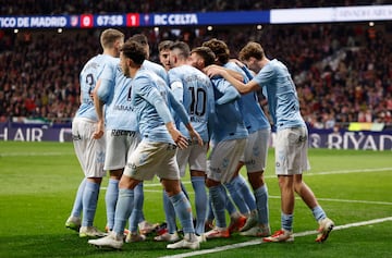 Los jugadores del Celta celebran el 0-1 de Iago Aspas al Atltico de Madrid. 