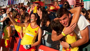 Las chicas de la selección española de hockey celebran su pase a cuartos de final del Mundial Sub-21 que se celebra en Chile.