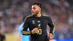 ¿Era roja? Fuerte entrada sobre Alexis Vega en el México vs Honduras