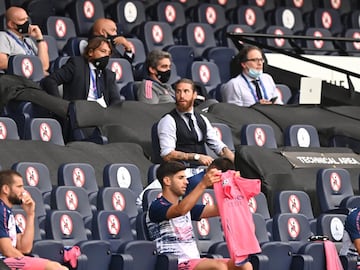 Sergio Ramos, sancionado para este partido, viajó con el resto de sus compañeros.