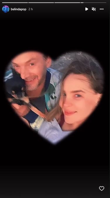 Tras escándalo con Christian Nodal, Belinda reaparece en la playa junto a actor