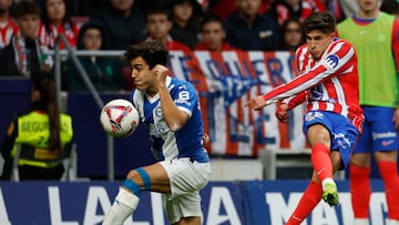 MADRID, 23/11/2024.-Guiliano Simeone del Atlético de Madrid, durante partido de la jornada 14 de LaLiga contra el Alavés en el estadio Riyadh Air Metropolitano en Madrid.-EFE/ Javier Lizón