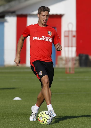 El pivote español militó en las filas del Atleti entre 2008 y 2010. Jugó 1 partido (53 con el filial). Sumó a su palmarés una Europa League. 