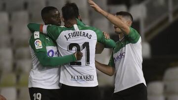 Las carencias de Racing y Oviedo les llevan al empate