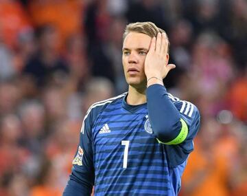 Neuer se lamenta en la derrota de Alemania ante Holanda.