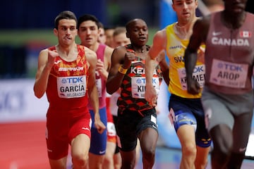 El atleta murciano realizó una prodigiosa carrera para llevarse el título en el 800 de Belgrado con 1:46.20. 