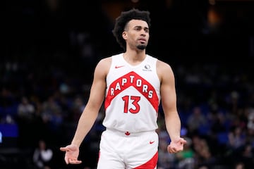 
El neoyorkino (25 años y 2,03) vivirá su primera experiencia fuera de Estados Unidos. Drafteado en 2020 por los Bucks en el puesto 45, ganó con esta franquicia el anillo en su primera temporada en el equipo. En su tercer año en Milwaukee, le traspasaron a Indiana. Allí, con los Pacers, batió un récord de la franquicia (anotó 25 puntos en el segundo cuarto de un partido ante los Hawks), pero cerró el curso (y por ahora su etapa en la NBA) en Toronto. Internacional con Nigeria, disputó el Mundial de 2019 y los Juegos de Tokio (21 puntos de media en la cita olímpica).