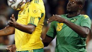 A Benni McCarthy le sobran kilos para disputar el Mundial