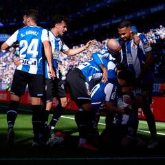 El Espanyol desactiva al Granada y ya acosa al Barça