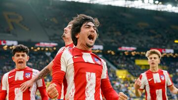 Javi Currás celebra su gol al Dortmund.